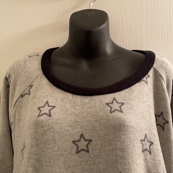 (3X) Plus Size Star Print Sweater - Picture 3 of 5